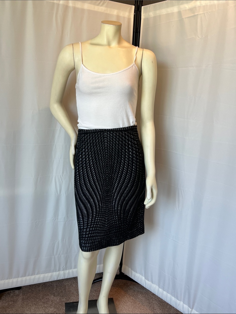 NWT Diane Von Furstenberg Wool Blend pencil skirt w/ jacquard geometric pattern
